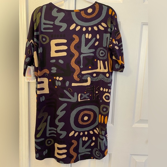 NWT LuLaRoe IRMA HI-LOW SHORT SLEEVE TUNIC TOP. Blue/Gold Multi-Color. Size M. - Picture 3 of 5